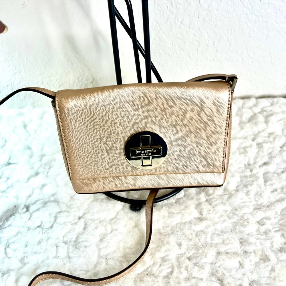 Kate Spade New York Womens Rose Gold Newbury Lane Sally Saffiano Crossbody Bag